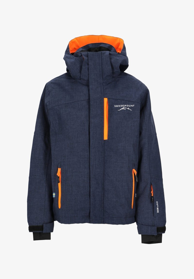 Dunkelblaue isolierte Jacke mit orangefarbenen Akzenten. Verfügt über einen hohen Kragen, eine verstellbare Kapuze und mehrere mit Reißverschluss gesicherte Taschen. Texturierte Stoffoberfläche.