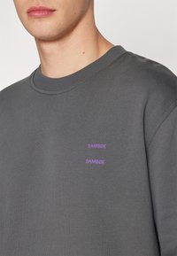 Samsøe Samsøe JOEL CREW NECK - Mikina - volcanic ash