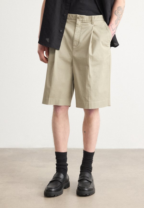 BERMUDA - Shorts - laurel oak