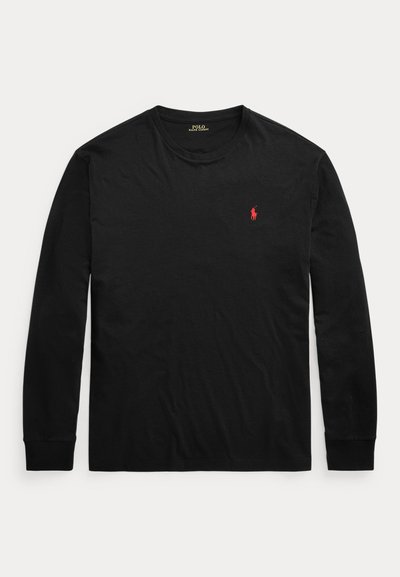 Czarna koszulka z długim rękawem i okrągłym dekoltem, z czerwonym haftowanym logo Polo Ralph Lauren po lewej stronie klatki piersiowej.