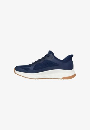 Scarpa da ginnastica navy con tomaia in mesh traspirante, suola intermedia bianca e suola in gomma naturale. Presenta un design elegante e chiusura standard con lacci.