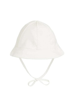 Chapeau de soleil blanc pour bébé en tissu doux, avec une calotte ronde, un large bord et des lanières nouées qui pendent en dessous.
