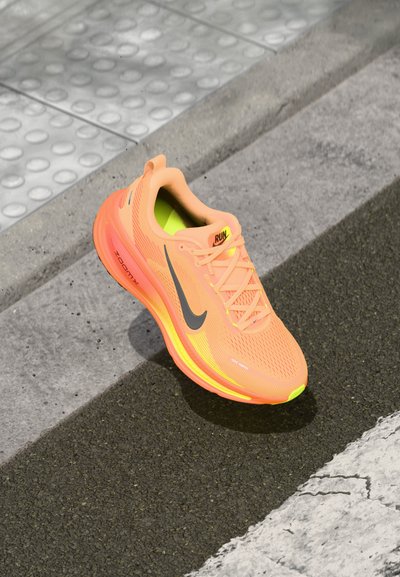 Nike Performance VOMERO 18