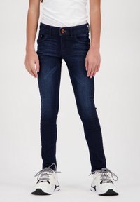 Dunkelblaue enge Jeans mit einer glatten Denim-Oberfläche, featuring Fronttaschen, einem Knopfverschluss und leichter Auswaschung an den Oberschenkeln.