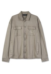 Világosszürke, sima anyagból készült ingdzseki, két mellzsebbel, hímzett logóval és laza fazonnal.