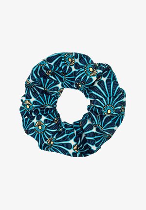 Niebiesko-czarna gumka do włosów z tkaniny z jasnopomarańczowymi i turkusowymi wzorami w kształcie wachlarzy i kół.