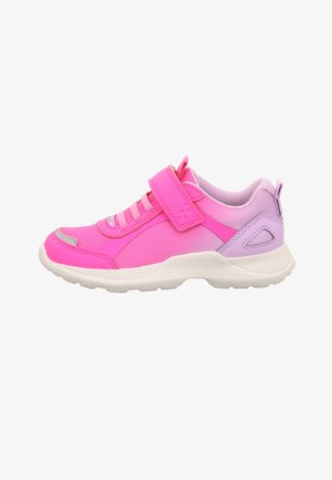 Kinder-Sneaker in Pink und Lila mit weißer Sohle, Klettverschluss und elastischen Schnürsenkeln, entworfen für aktive Nutzung und Komfort.