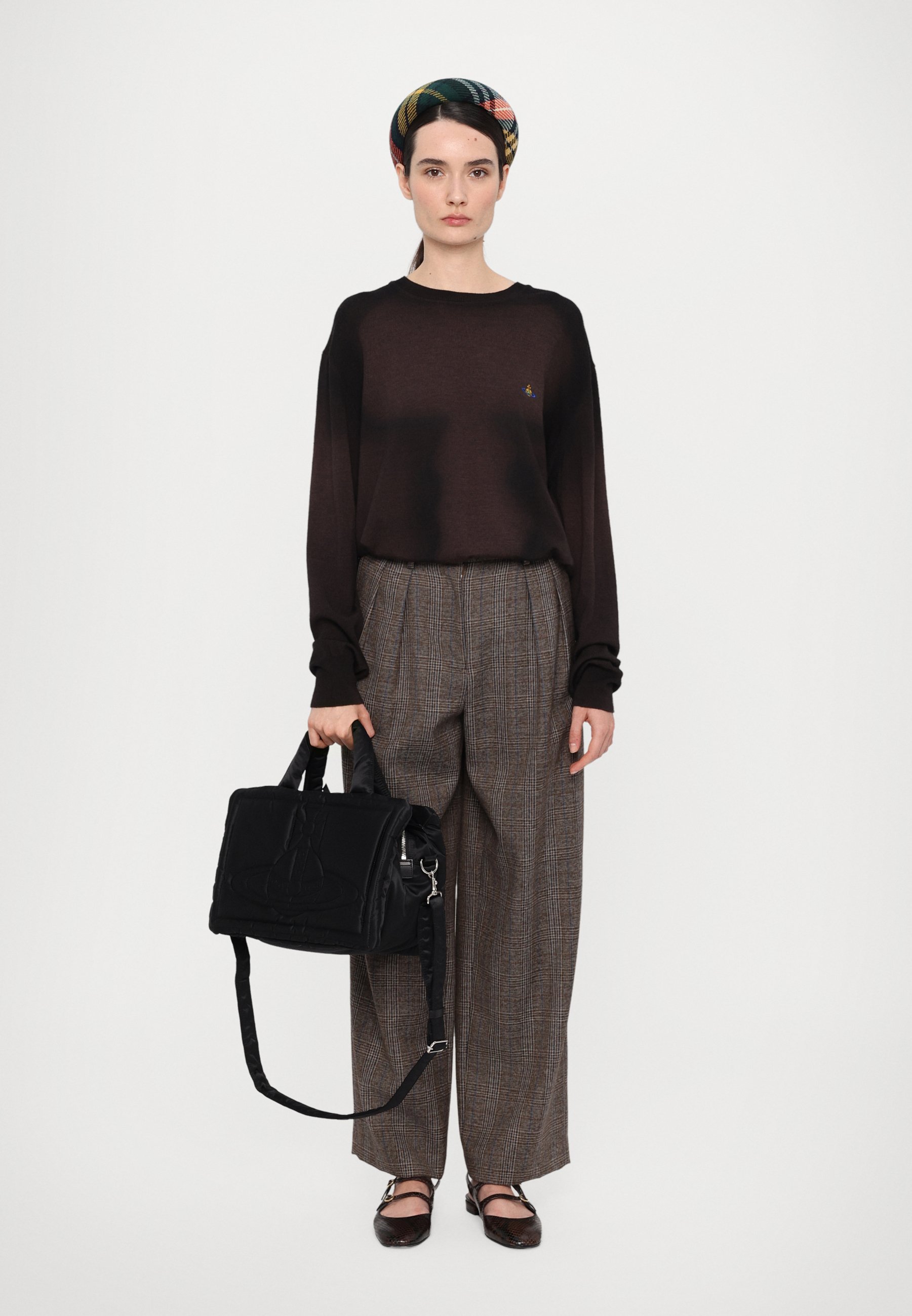 Vivienne Westwood｜ (MARGARET M MEDIUM SQUARE BAG (4D020 セール】PADDED NYLON MARGARET M MEDIUM SQUARE BAG