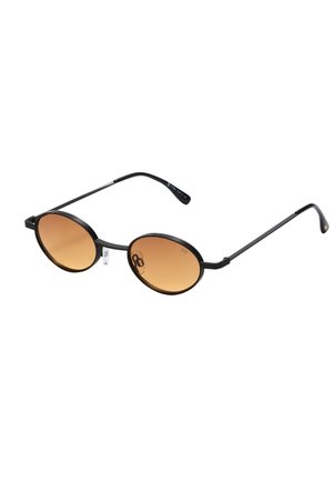Gafas de sol ovaladas negras con montura fina y lentes marrones degradados, con almohadillas nasales ajustables y patillas delgadas.