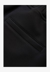 Ausgewählt, black