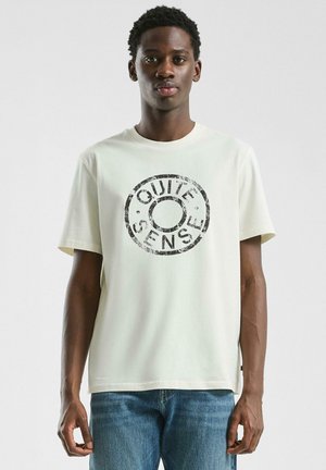 - T-shirt z nadrukiem