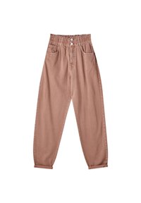 Světle hnědé džíny s vysokým pasem vyrobené z texturované tkaniny, se staženým elastickým pasem, dvěma předními kapsami a ohrnutými manžetami.