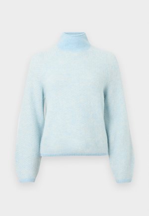 Šviesiai mėlynas megztinis su aukštu raštuotu apykakle, ilgomis rankovėmis ir žuvies kaulo raštu. Minkšta tekstūra ir prigludęs apatinis kraštas.