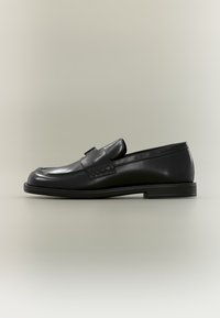 Sélectionné, black polido