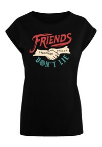 Schwarzes Baumwoll-T-Shirt mit einem grafischen Design, das roten und türkisfarbenen Text zeigt: "FREUNDE", "STRANGER THINGS" und "LÜGE NICHT", sowie illustrierten Händen.