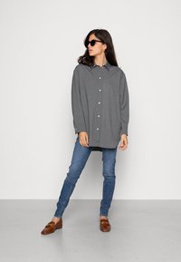 Samsøe Samsøe SALMA - Blusa com botões - dark grey mel