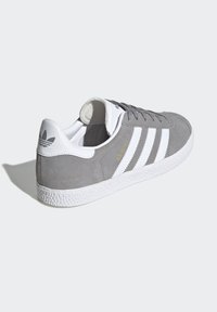 adidas Originals GAZELLE - Baskets basses - grey