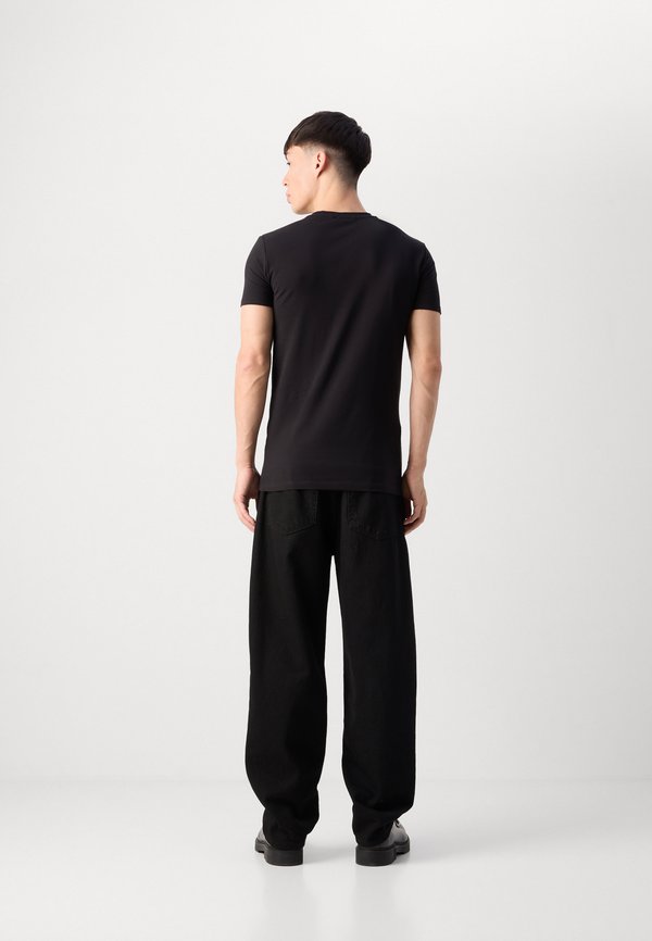 SUPER SLIM FIT WITH LOGOED PLATE - Basic T-shirt3