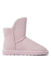 Bota de ante rosa hasta el tobillo con punta redondeada y forro de suave piel de pelo. Presenta un sutil detalle de costura y una suela de goma plana para mayor comodidad.