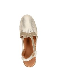 Metallic gold espadrille with a woven fabric strap, leather insole, and braided jute sole. Designed for slip-on ease.