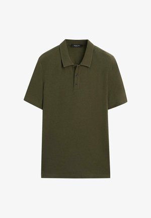 Polo manches courtes vert olive avec patte de boutonnage à trois boutons et col pointu, présenté à plat sur fond blanc.
