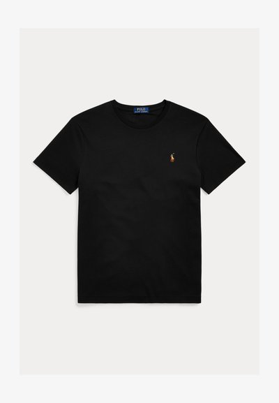 Svart bomulls T-skjorte med rund hals og korte ermer. Har en liten orange polo-logo på venstre bryst. Glatt tekstur.