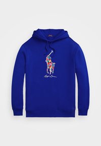 Sudadera azul hecha de mezcla de algodón, con un gráfico colorido de un jugador de polo y firma en el frente. Incluye cordones y puños de canalé.