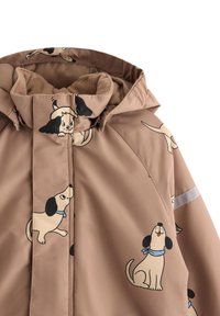 Veste imperméable marron arborant un motif de chiens amusants, doublée d'une douce fourrure, et dotée d'une bande réfléchissante sur la manche. La capuche réglable ajoute de la fonctionnalité.