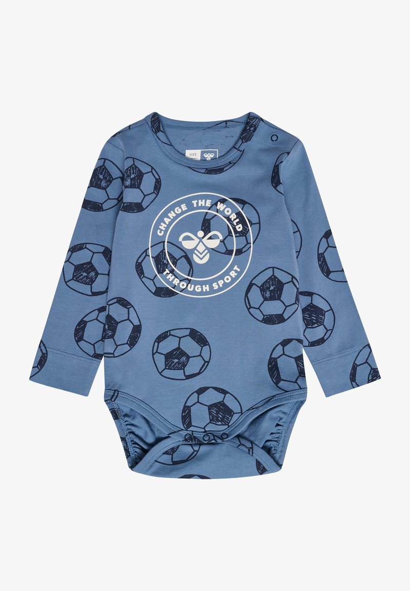 Bodysuit à manches longues bleu avec un motif de ballon de football. Il présente un graphique blanc rond avec l'inscription "CHANGEZ LE MONDE PAR LE SPORT". Tissu doux.