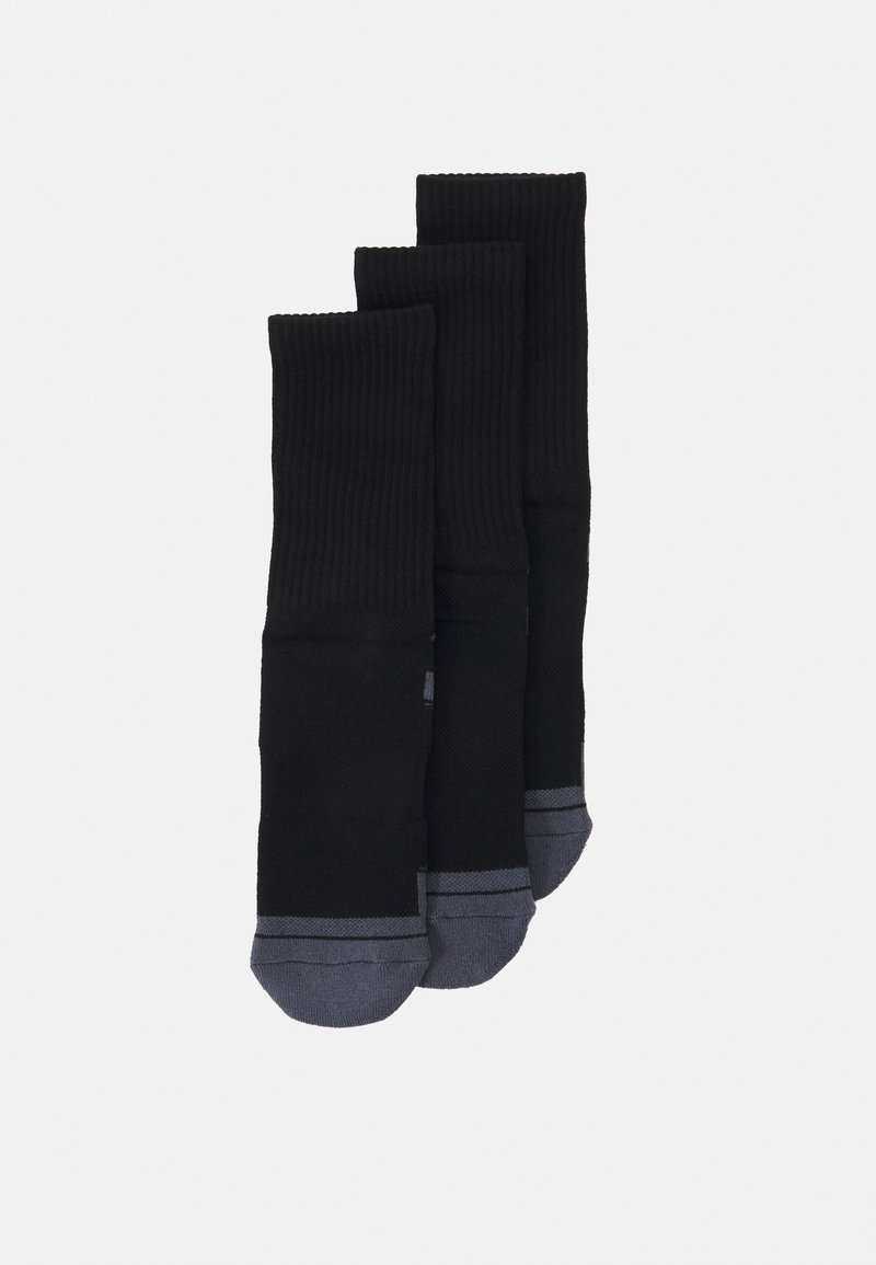Tres pares de calcetines negros con textura acanalada y acentos en el tono gris en la puntera y el talón, con un sutil diseño de rayas.