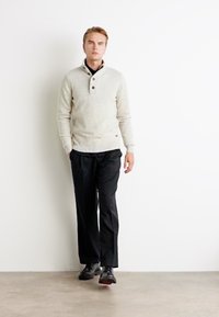 Barbour ESSENTIAL PATCH JUMPER - Trui - pearl
