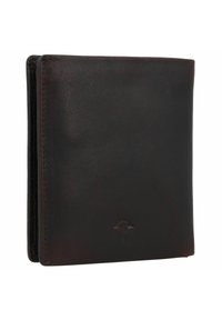 Portefeuille en cuir marron avec une texture lisse, design pliable en deux, et logo embossé. Présente des coutures latérales et une forme compacte.