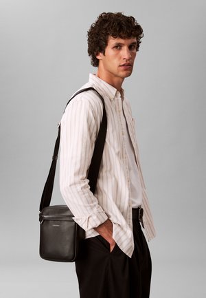 Calvin Klein, RAISED REPORTER - Borsa a tracolla - black