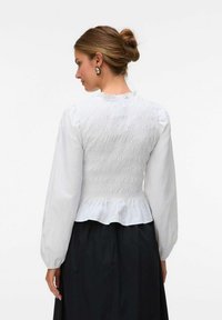 Vero Moda VMEMERY - Užsagstoma palaidinė - snow white