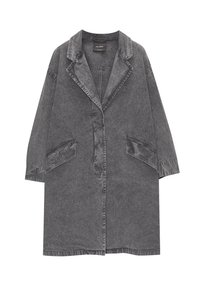 Harmaa farkkutakki, jossa on viistot kaulukset, pitkät hihat ja kaksi etutaskua. Takissa on suora leikkaus ja hienovarainen tekstuuri.