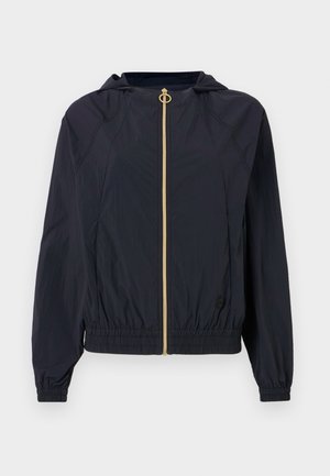 Ναυτικό αδιάβροχο μπουφάν με κουκούλα, χρυσό φερμουάρ, ελαστικούς μανσέτες και στρίφωμα. Λείο υλικό με ελαστικό ύφασμα για άνεση.