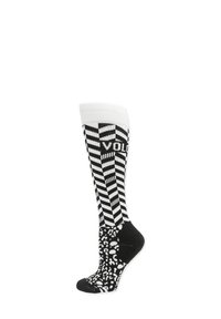 Chaussettes montantes présentant un motif zigzag noir et blanc, avec une section de pied noire unie ornée d'un design léopard.