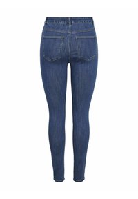 Λεπτά τζιν σε σκούρο μπλε τζιν, με μέση μέσου ύψους, πίσω τσέπες και λείο υλικό με ελαφριά ξεθώριασμα.