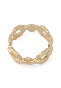 Bague en or avec un design de chaîne liée formant une boucle continue, polie et réfléchissante sur un fond blanc.