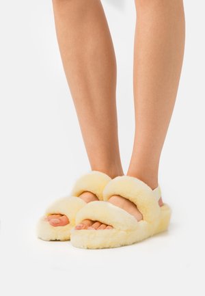 UGG, Sandales à plateforme - yellow