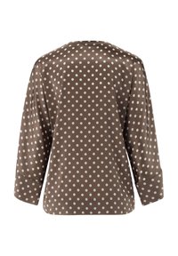 Top marrone a pois con una texture liscia, dotato di scollatura rotonda e maniche a tre quarti. I pois sono distribuiti in modo uniforme e sono grandi.