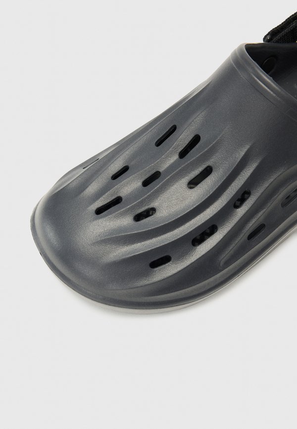 JFWVINCENT - Pool slides3