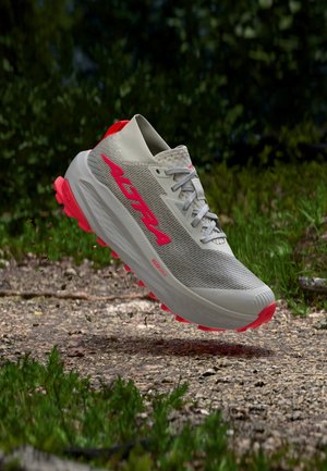 Altra OLYMPUS 275 HILO - Обувки за бягане по пресечен терен - vaporous gray/fiery crl