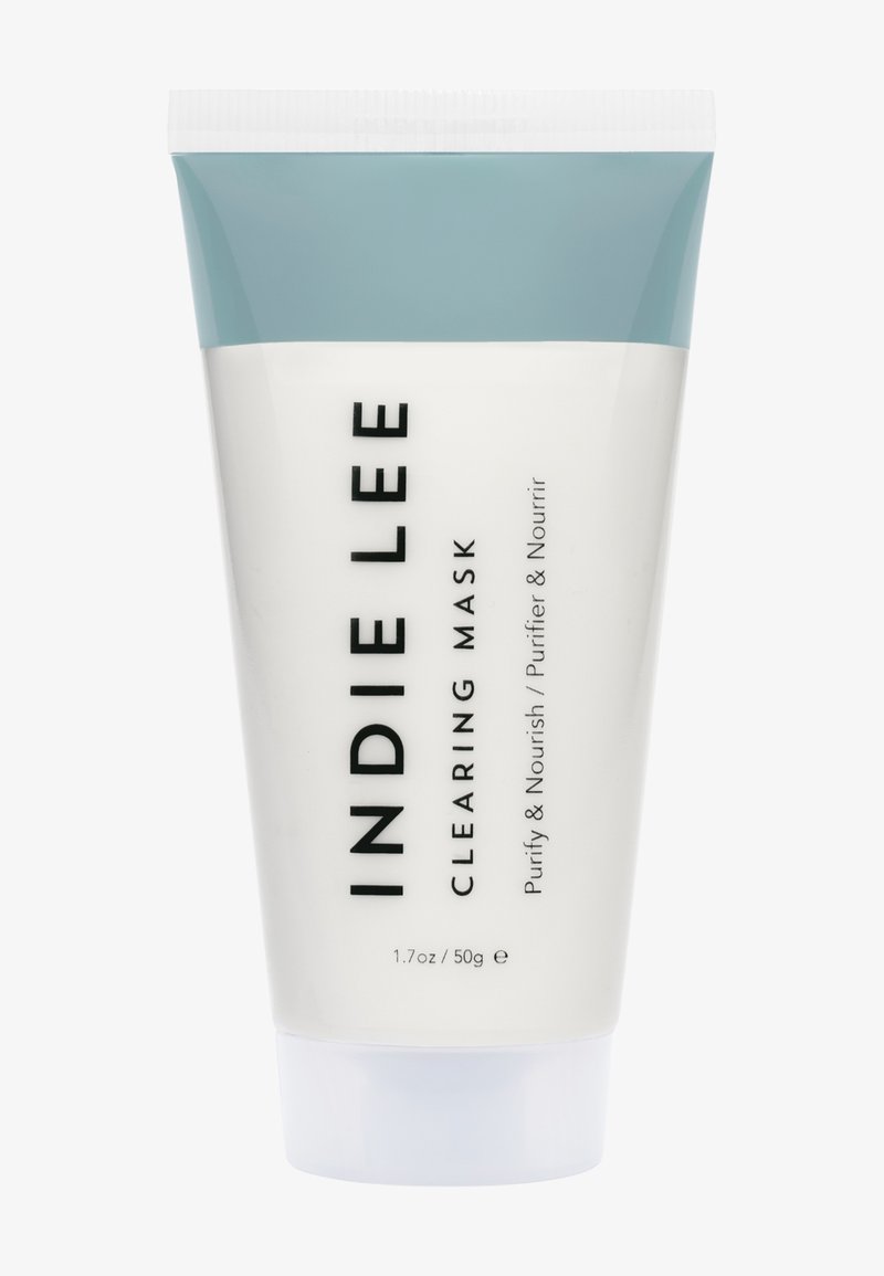 Masque Clearing Indie Lee dans un tube blanc à presser avec un capuchon bleu clair. Présente un texte noir avec le nom du produit et des détails d'utilisation. Taille de 50 g.