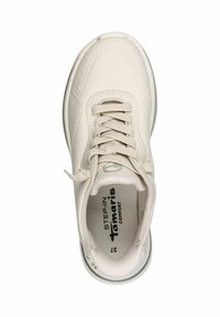 Valged sneakers, millel on sile sünteetiline ülemine osa, ümar varvas, pehmendatud kaelus ja tekstureeritud tallad. Omab standardseid paelu ja logosid keele peal.