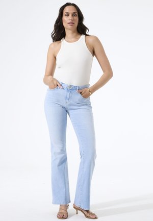 Vaqueros bootcut - light used