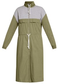 Vestido de manga larga, color verde oliva, con torso gris, cremallera frontal, cintura con cordón ajustable y puños elásticos. Material suave, mezcla de algodón.