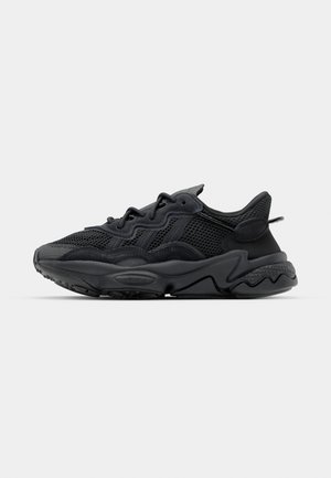 adidas Originals OZWEEGO - Sneakers - core black/carbon