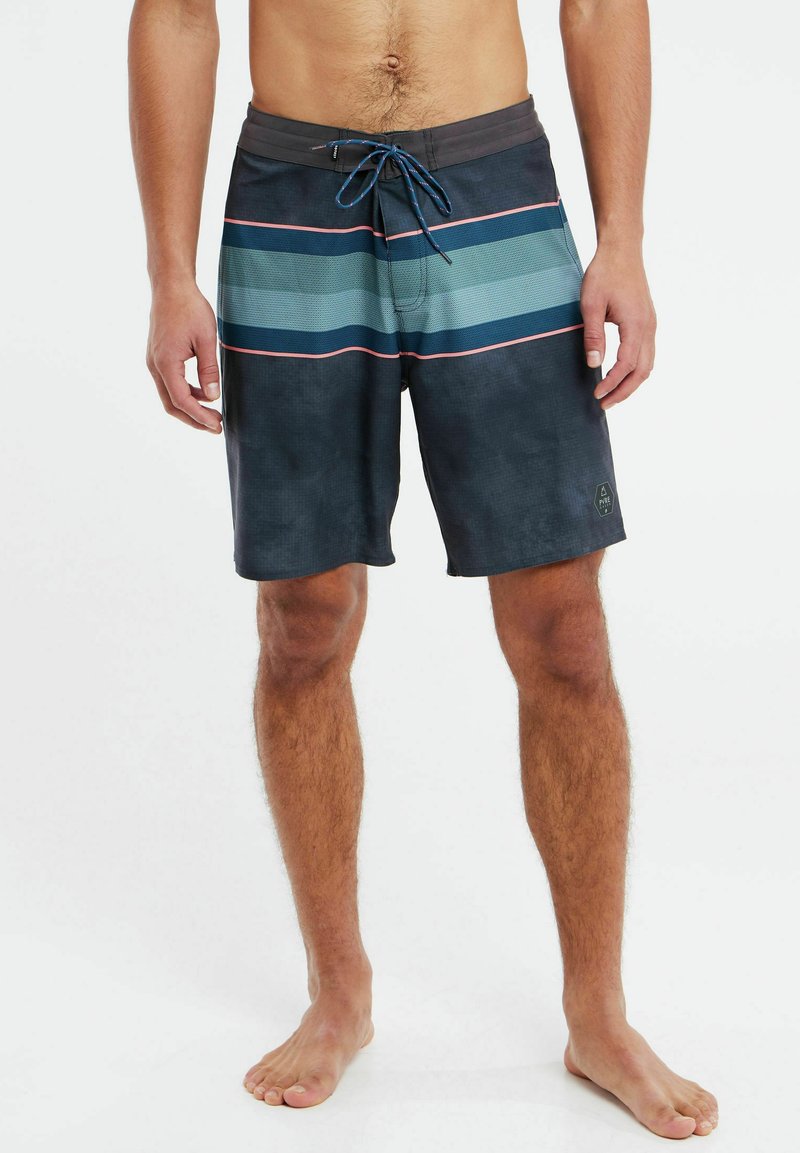 Zwemshorts voor heren in donkerblauwe stof met horizontale teal en roze strepen, elastische tailleband en koord voor een goede pasvorm. Textuur op het oppervlak.