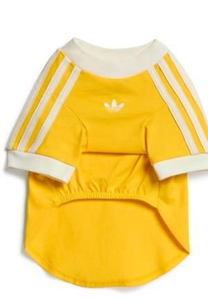 T-shirt jaune pour chien avec bordure blanche et trois bandes blanches sur chaque manche, avec un petit logo Adidas blanc dans le dos.